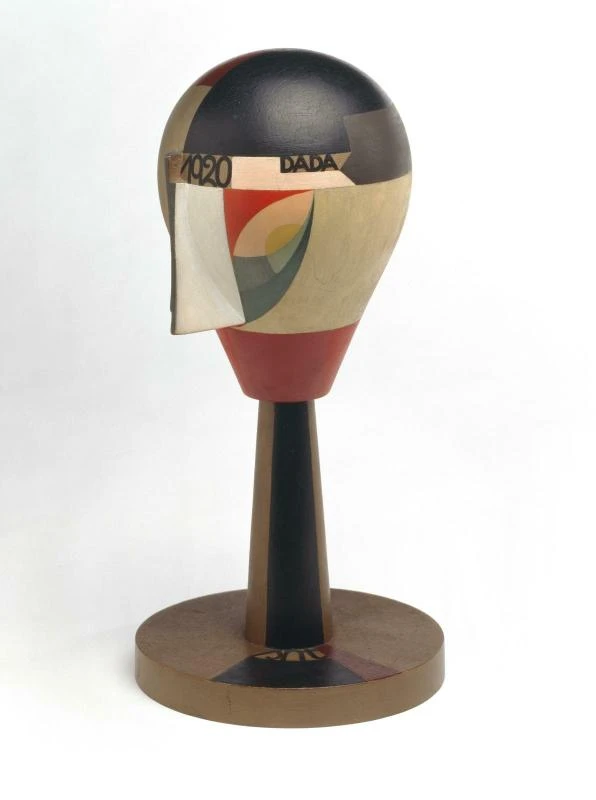 Sculpture d'une tête en bois